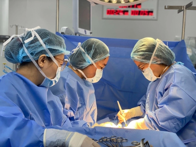 Thiếu nữ 14 tuổi ở Anh phát hiện ung thư buồng trứng sau nhiều tuần khổ sở